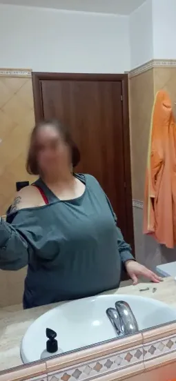 Julia, 38