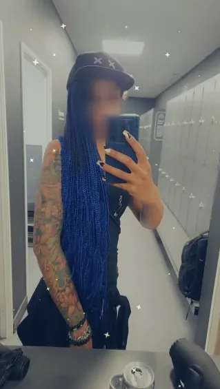 Julia, 34