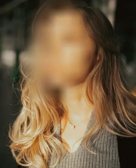 Lara, 40