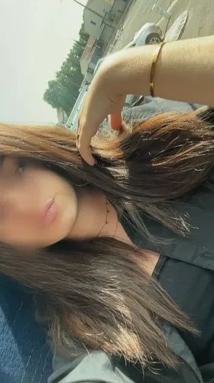 Laura, 18