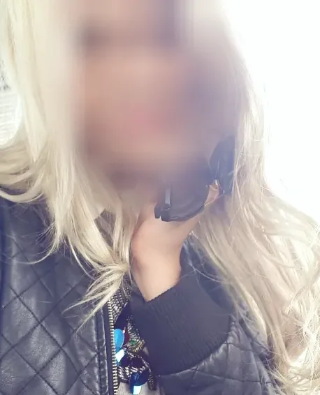 Lilly, 32