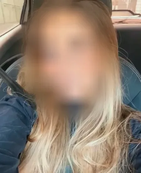 Nele, 27