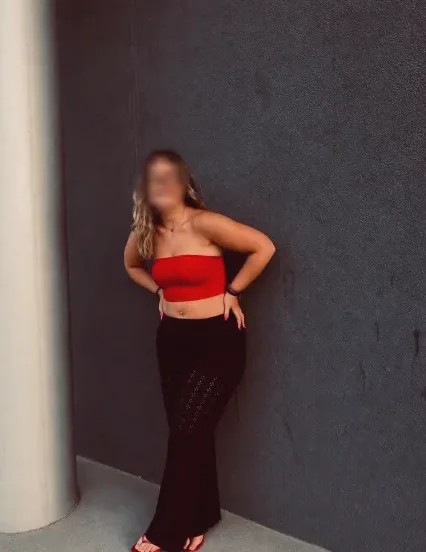 Nicole, 18