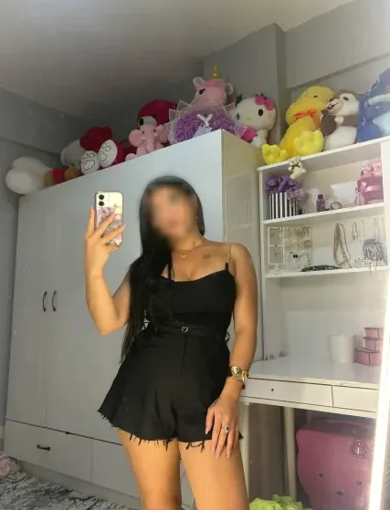 Pauline, 27