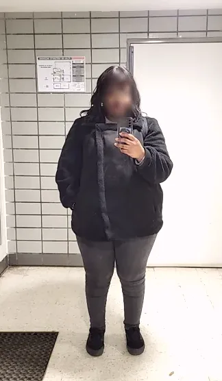 Vanessa, 35